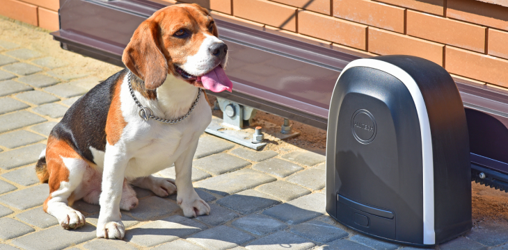 Умный привод для откатных ворот ALUTECH Roteo RTO-500MKIT-Sm + проводные фотоэлементы LM-L + сигнальная лампа SL-U + рейка ROA8 (5 шт.) + Wi-fi модуль WM-Sm